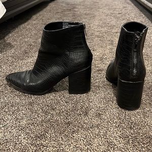Black croc print booties - Steve Madden -size 8